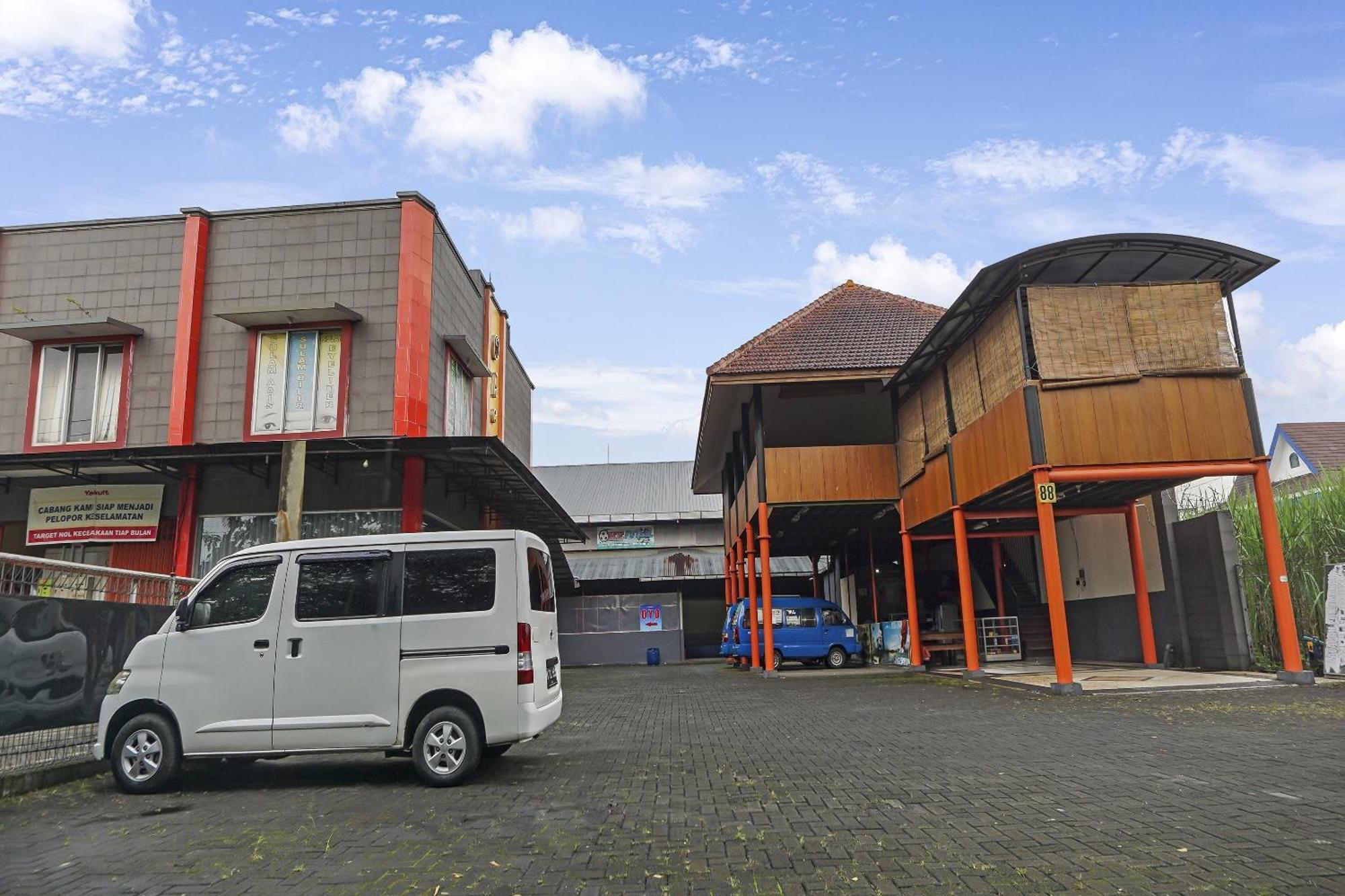 Oyo 91084 Oke Guest House マラン エクステリア 写真